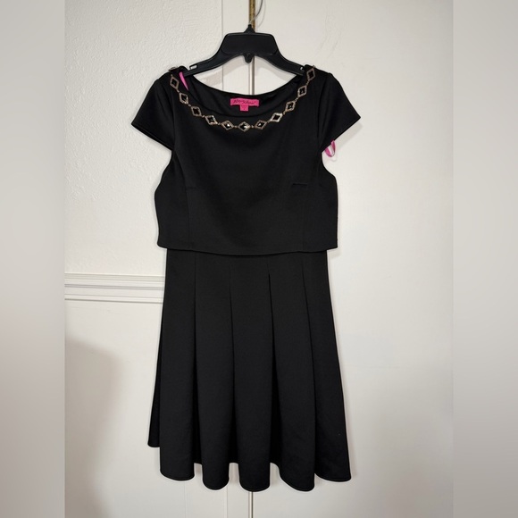 Betsey Johnson Other - Betsey Johnson Black Dress with Gold Chain Detail size 2